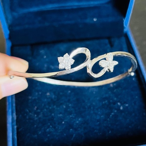 Swarovski Curvy Bangle, Rodium-plated, White w/ Crystal Flower and Butterfly - Picture 3 of 5